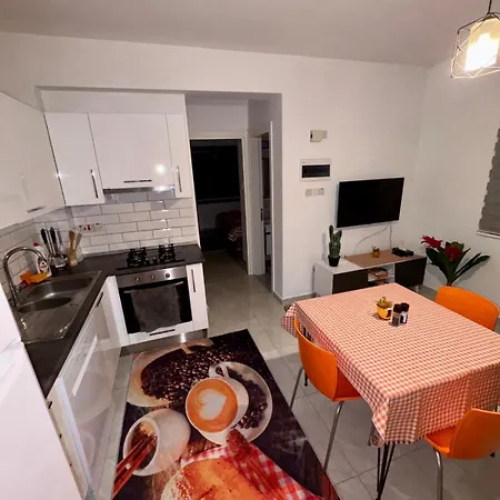 Orange Sunset Duplex Lapta 2 Bedrooms Close To Merit Casino شقة